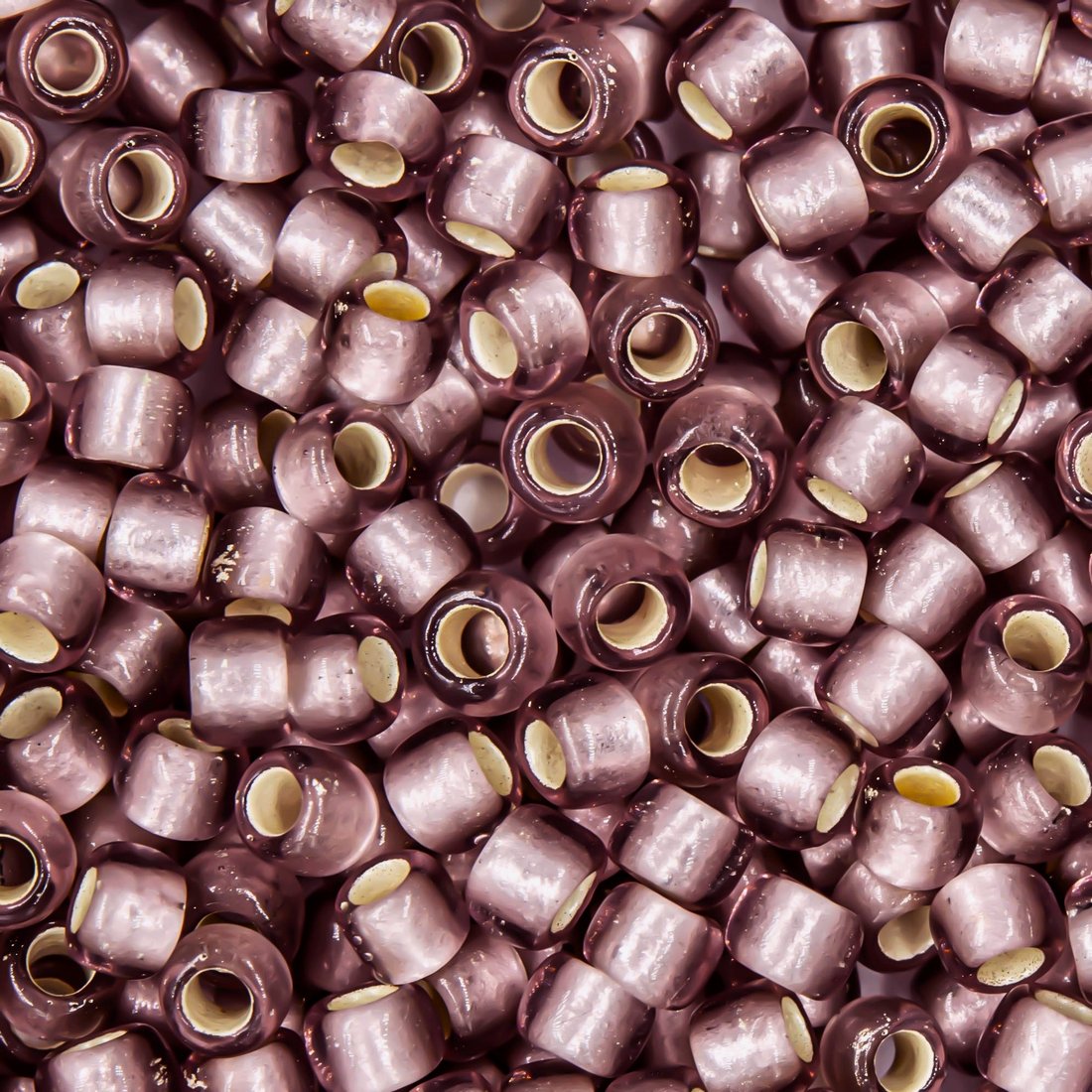 Японский бисер TOHO Round 8/0 (№26F), с внутренним серебрением, прозрачный матовый