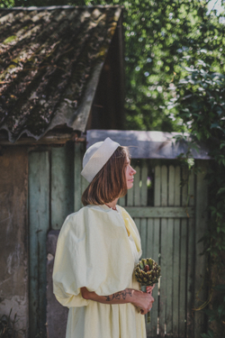 Платье с пышным рукавом и капелькой на груди из хлопка Butter