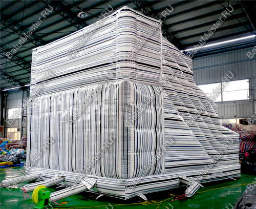 Надувная игра "Прыжок со скалы"