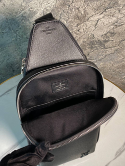 Сумка-слинг Louis Vuitton