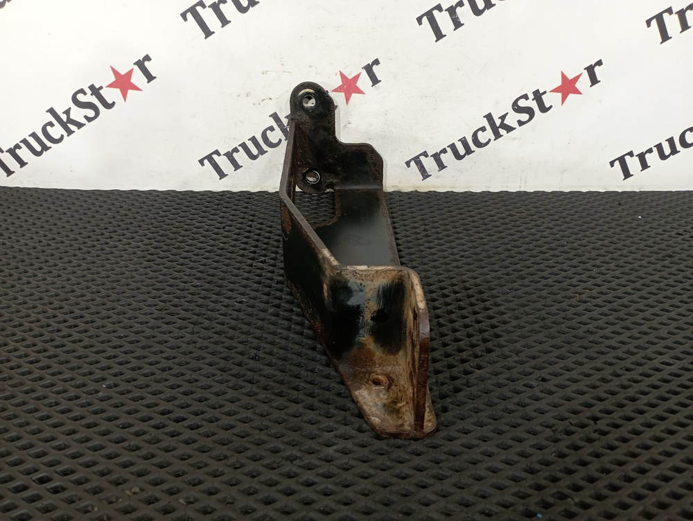 Кронштейн подножки правый 2017г