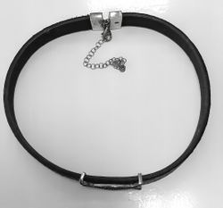 Колье из кожи с фианитами