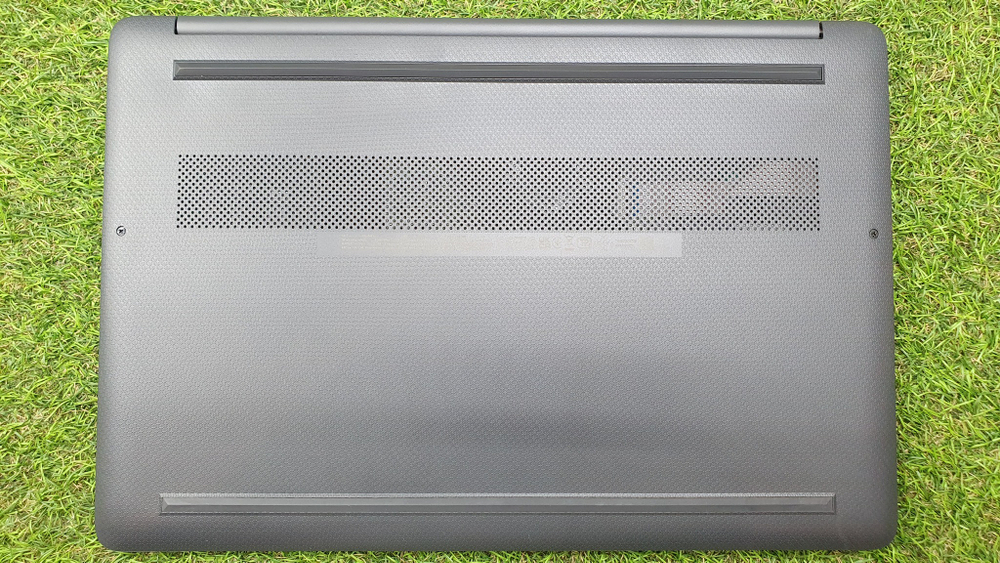 Ноутбук HP 15s-eq1068ur 286V0EA 15.6"/1366x768, AMD Athlon Silver 3050U 2.3 ГГц, 4 ГБ