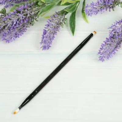 Кисть для нанесения теней, цвет черный, в пакете с подвесом, 16см