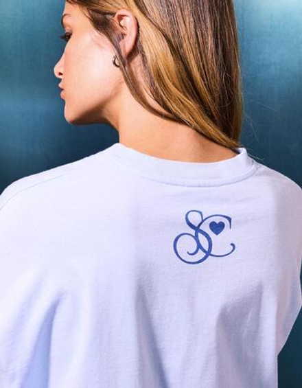 BERSHKA Футболка с коротким рукавом и принтом Sabrina Carpenter, светло-голубой