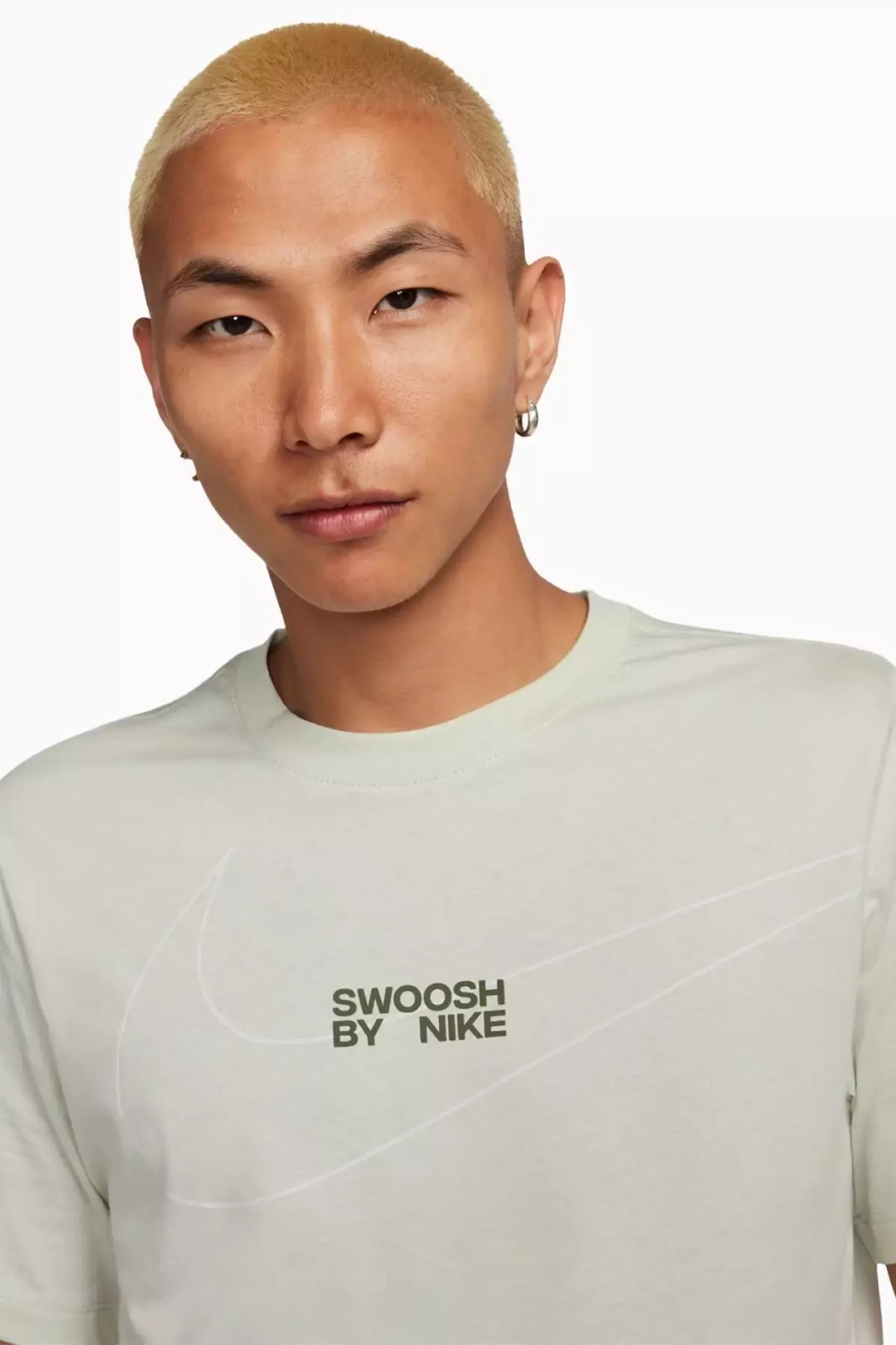 Футболка Nike Sportswear Swoosh