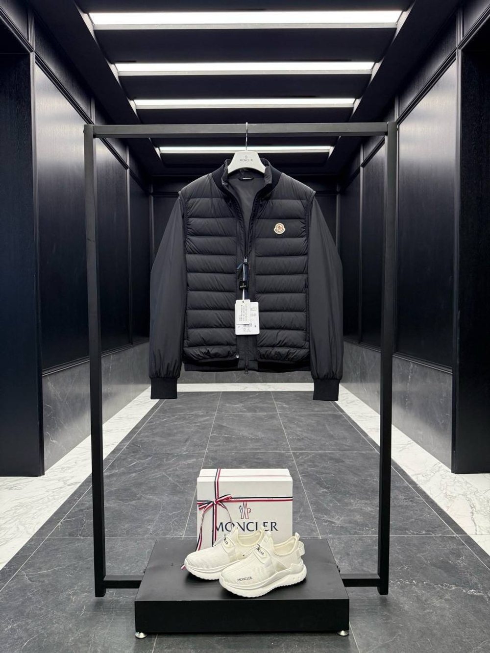 Ветровка & Безрукавка Moncler