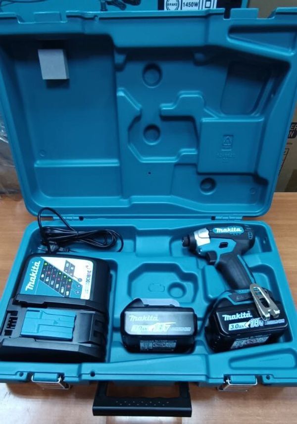 Аккумуляторный ударный шуруповерт Makita DTD157RFE