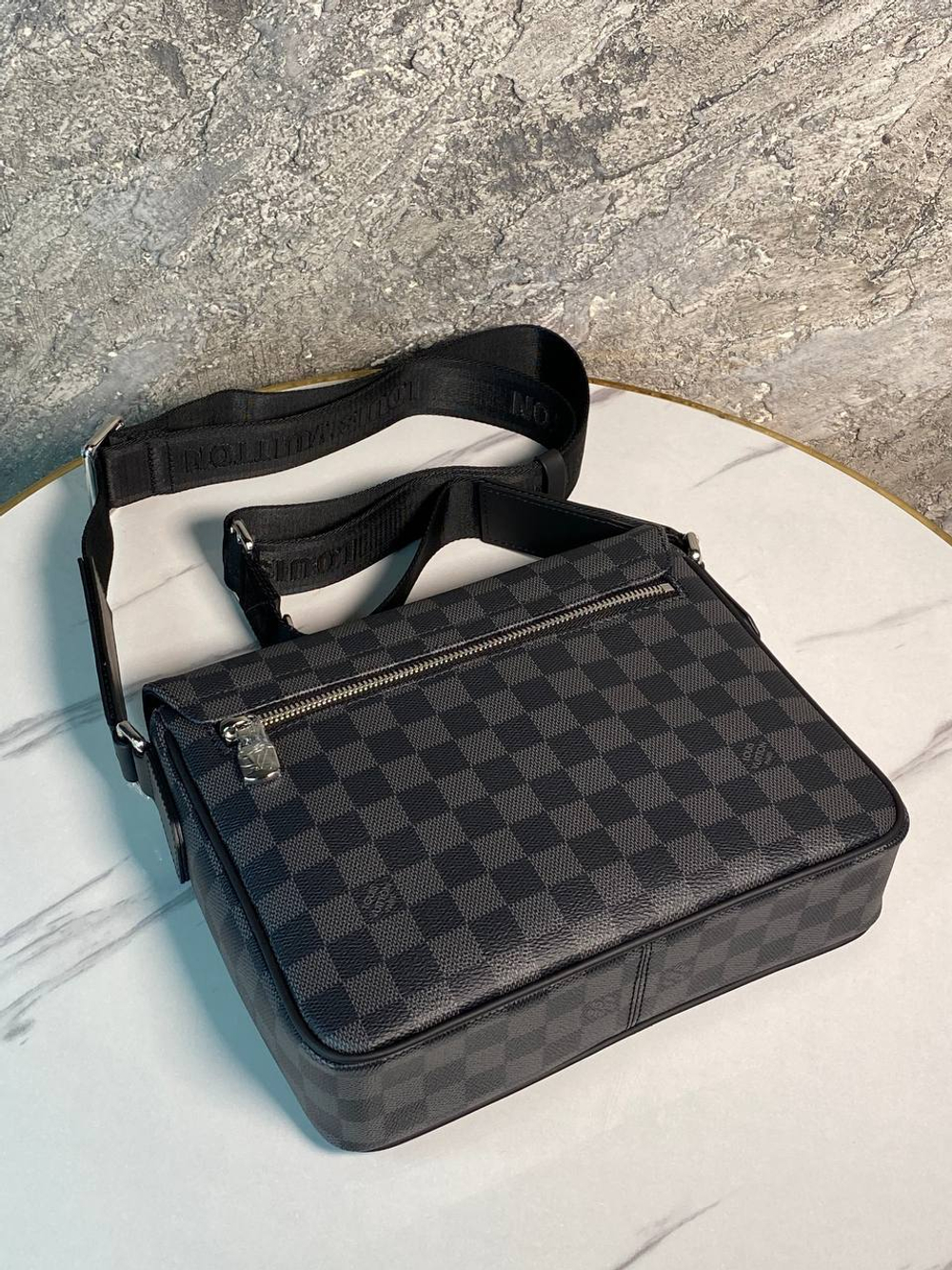 Сумка-мессенджер Louis Vuitton