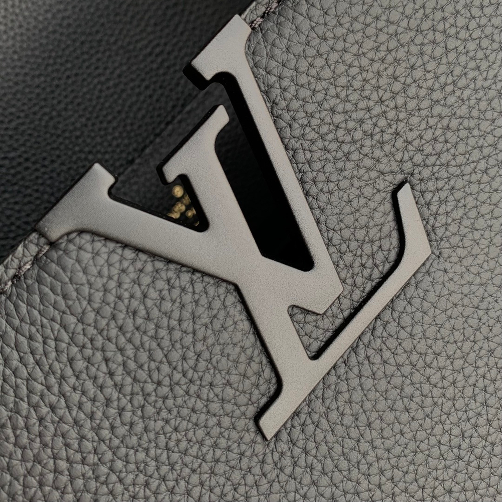 Louis Vuitton Capucines MM