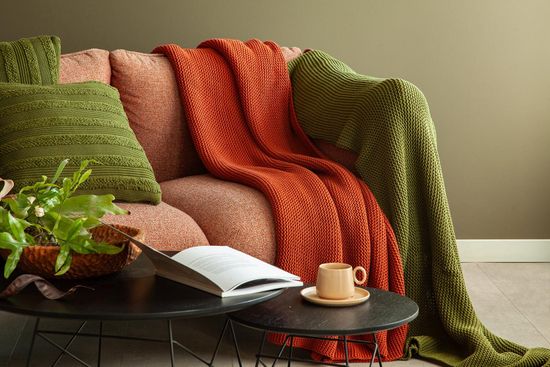 Плед из хлопка жемчужной вязки оливкового цвета из коллекции essential, 130х180 см