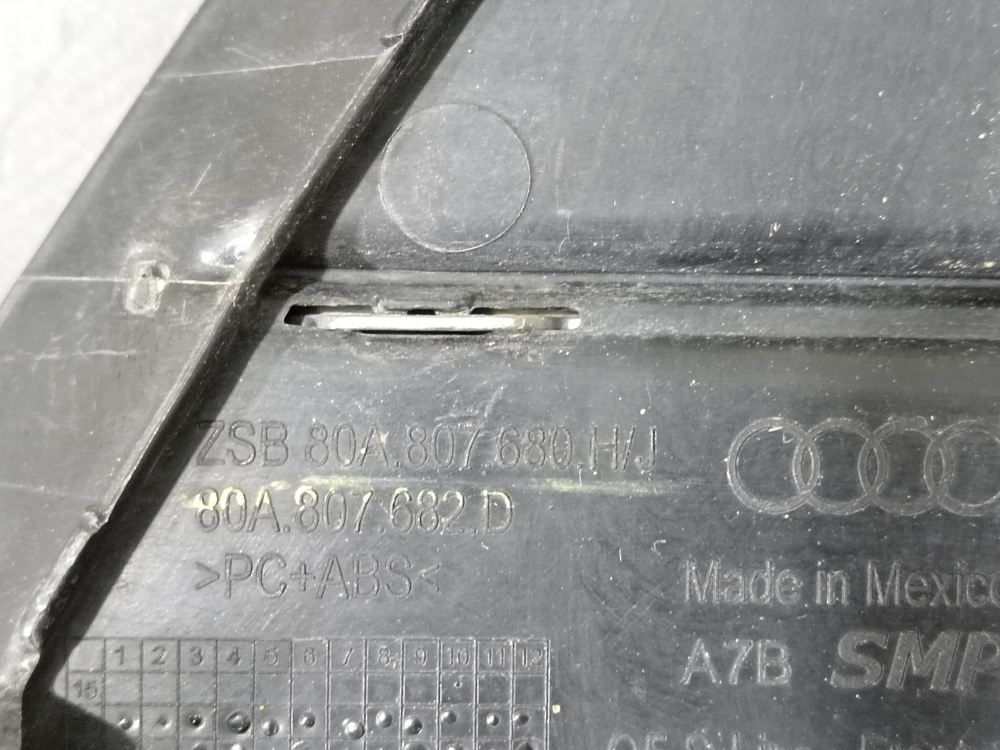 Решетка бампера правая Audi Q5 (FY) 17-20 Б/У Оригинал 80A807680HRU6