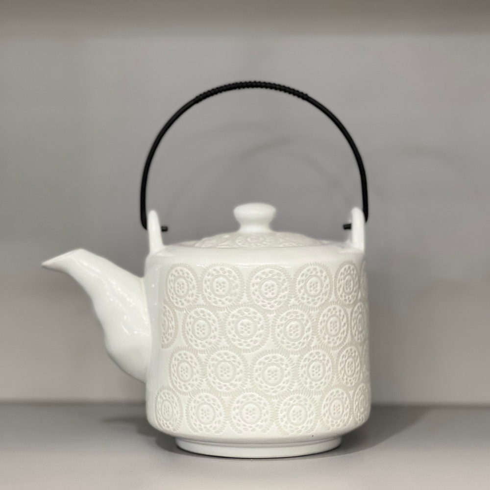 Чайник с орнаментом
