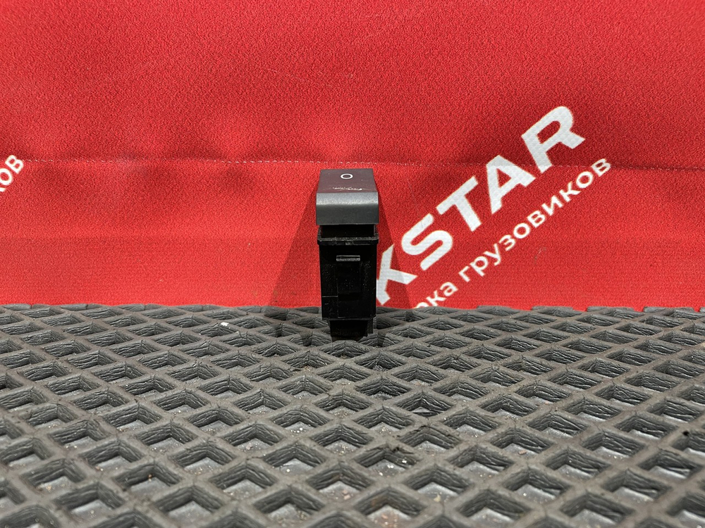 Кнопка переключения внутреннего освещения