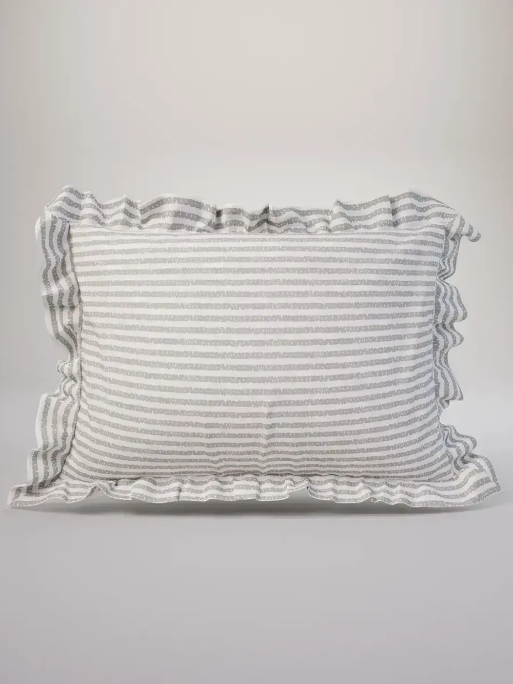 Декоративная наволочка с рюшами, оборками "Лутон" 50х70 см, 1 шт, без молнии