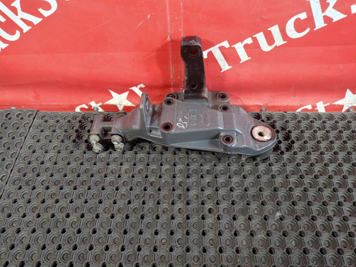 Кронштейн передней рессоры правый