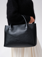 Кожаная сумка Iris DBR 31372 черный соло