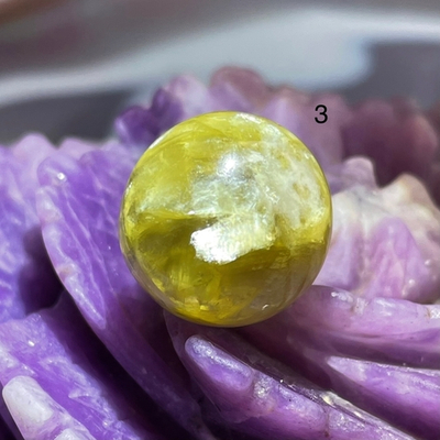 55132  Лепидолит желтый Шар 18мм