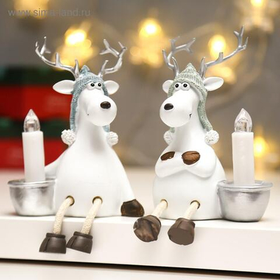 Сувенир полистоун свет Белый олешка в вязаной шапке со свечкой МИКС 11,5х8х10,5 см