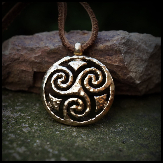 Кулон подвеска "Трискель" круг , латунь