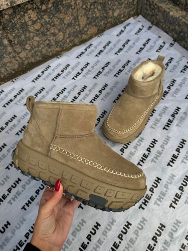 Низкие оливковые угги на тракторной подошве