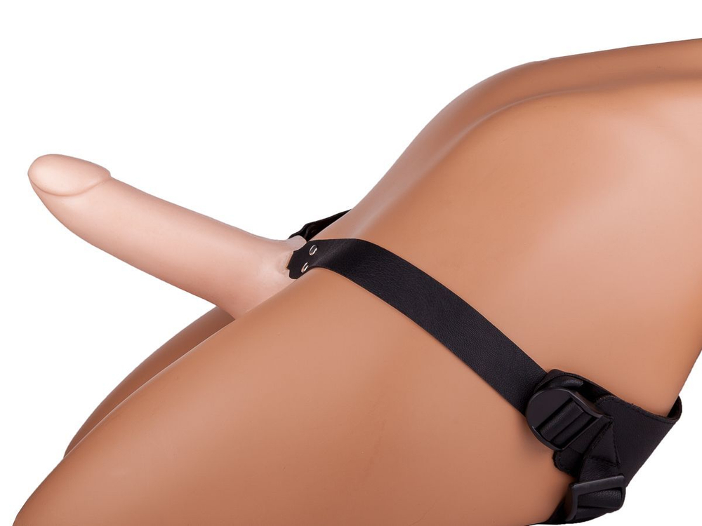 Фаллопротез пустотелый LOVETOY на ремешках, 17 см, телесный