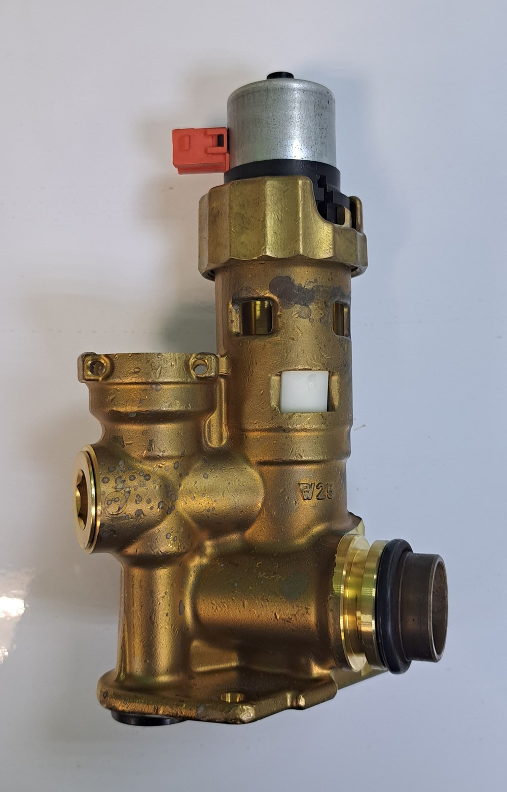 Приоритетный переключающий клапан (трехходовой кран) для котлов Vaillant Atmo/Turbo tec (оригинал, б/у)