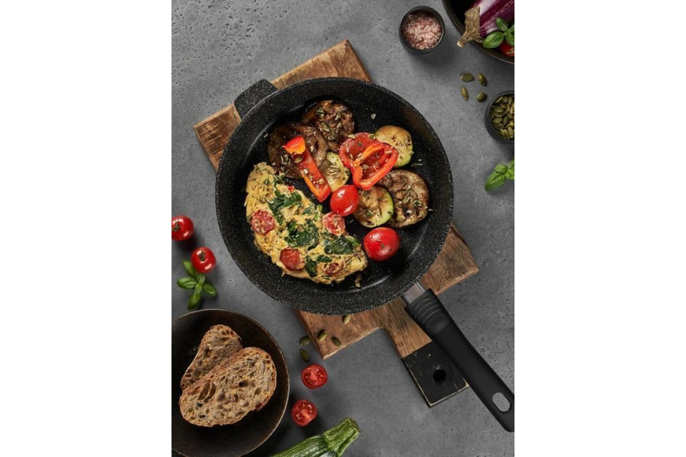 Сковорода Home One с пластиковой ручкой, 240*55 мм, литой алюминий