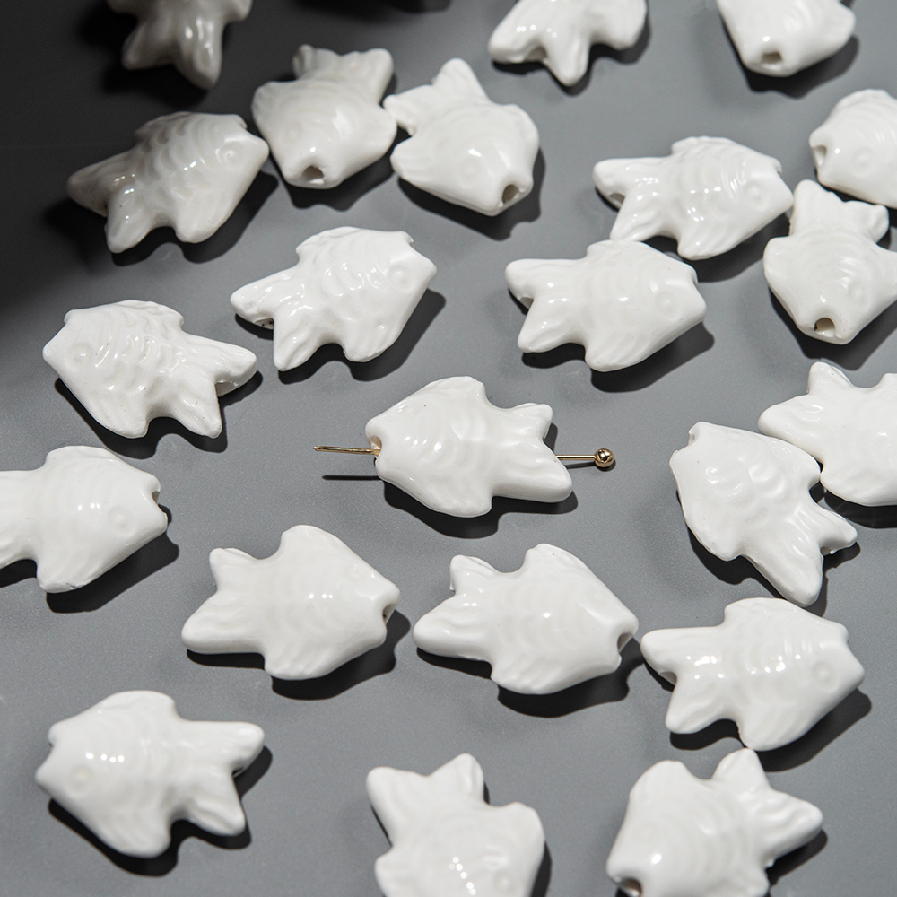 Бусина в форме рыбки, 19*15мм, белая, глазурированный фарфор