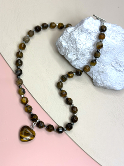 Колье с натуральным камнем тигровый глаз - «Тигровое сердце»