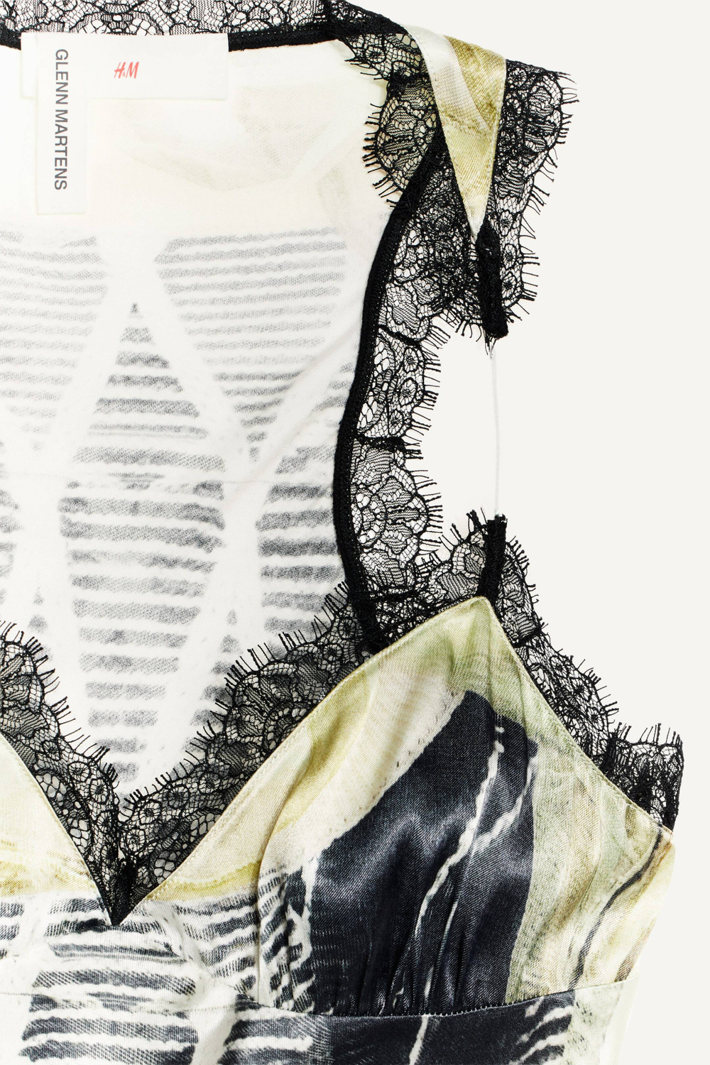 H&M - Glenn Martens Платье из атласа с принтом, черный