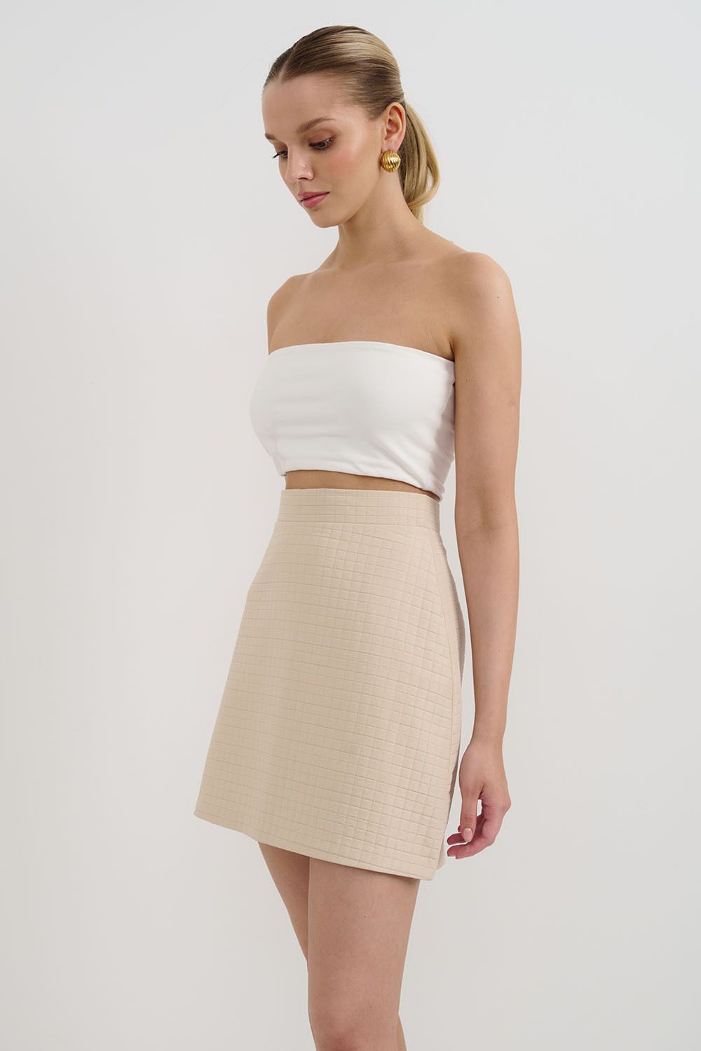 Юбка мини со стежкой бежевого цвета