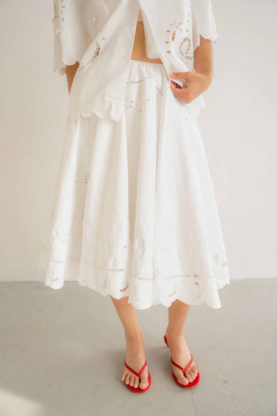 Юбка с перфорированной вышивкой