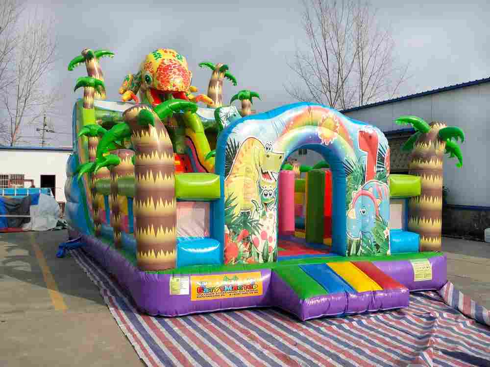 Коммерческий надувной батут "Хамелеон и динозавры", 10x5x5.5 м.