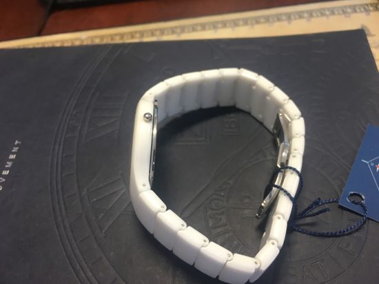 Женские французские наручные  часы  LeVier L 7507 M Wh вид сбоку