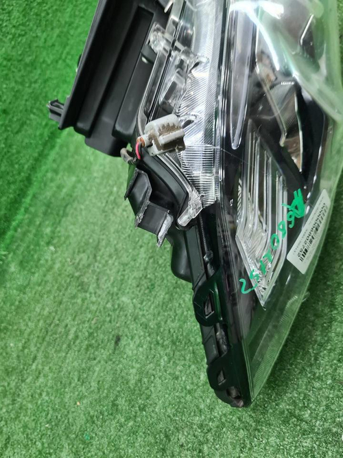 Фара левая Toyota Land Cruiser Prado 150 17-нв LED