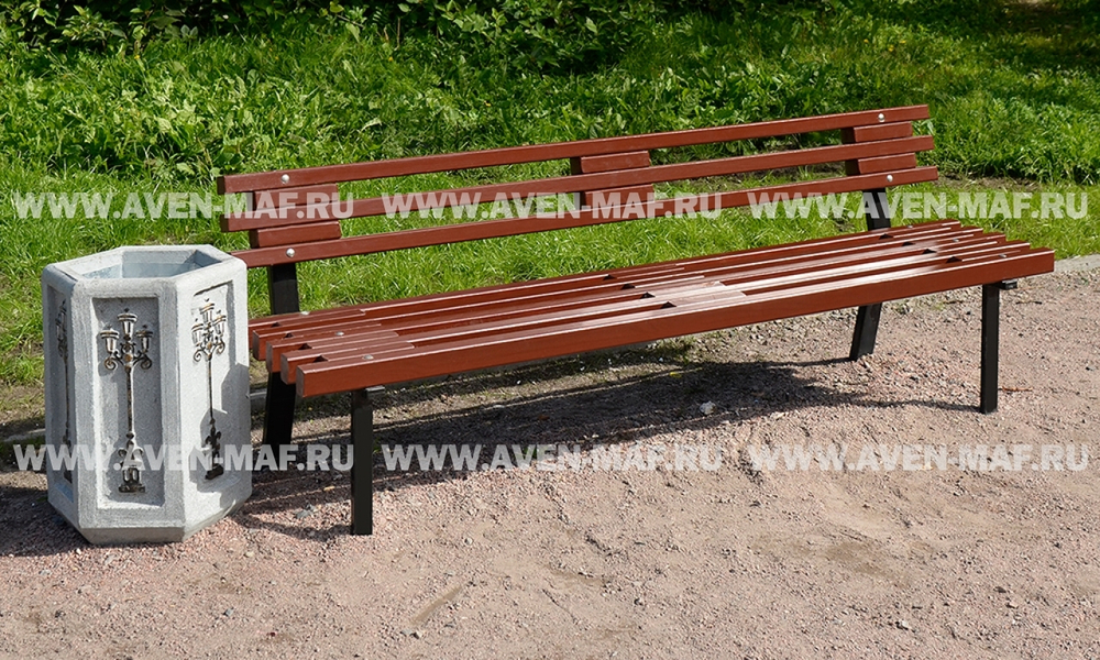 Скамейка на металлическом каркасе