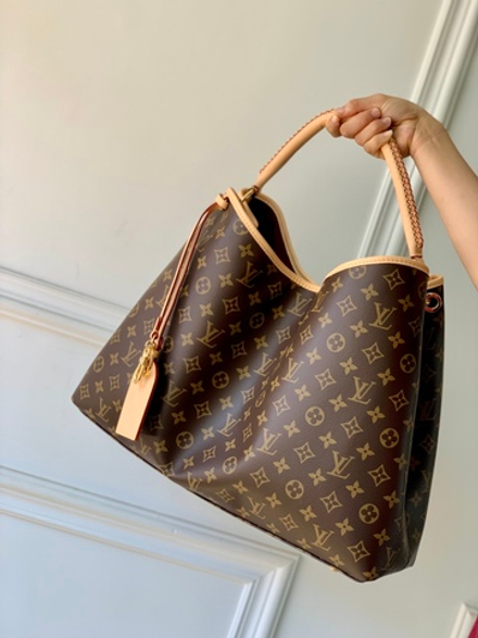 Louis Vuitton Again