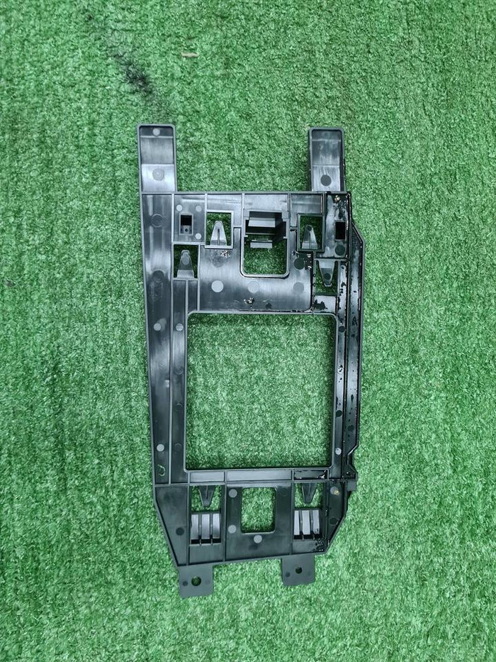 Кронштейн радиоусилителя Audi A4 B9 (2015-2020)