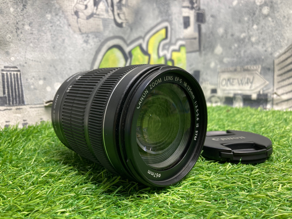 Canon EF-S 18-135mm 3.5-5.6 IS STM