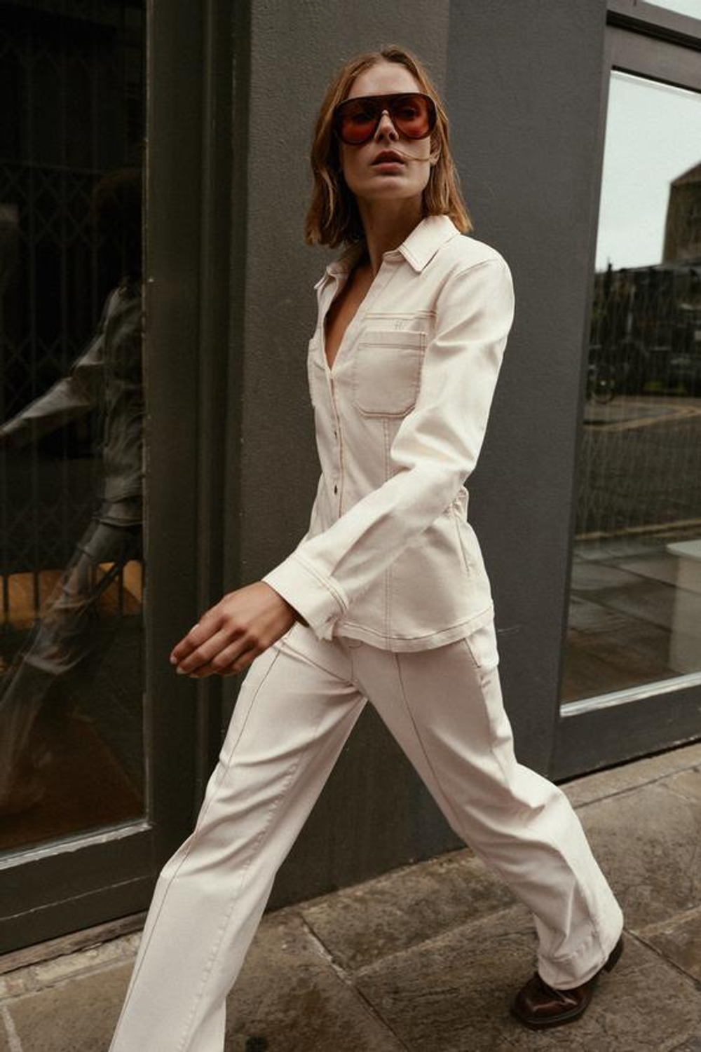 ZARA БРЮКИ BOOTCUT С ОТДЕЛОЧНОЙ СТРОЧКОЙ, ЭКРЮ