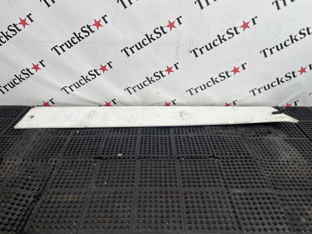 Спойлер кабины боковой левый