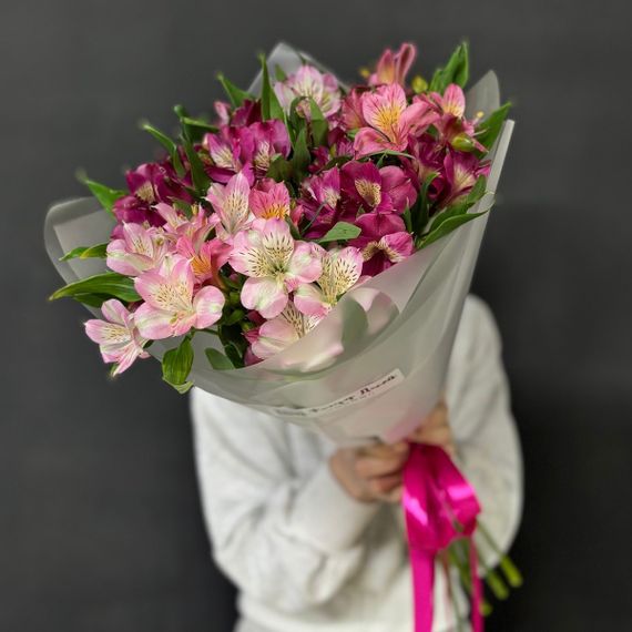 букет из альстромерий