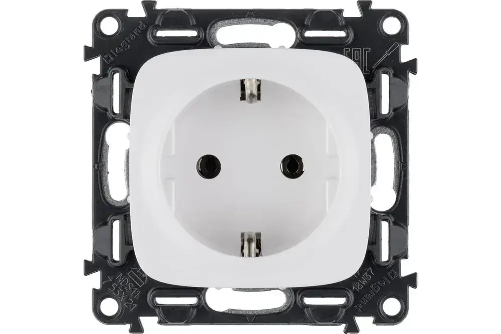 Розетка Legrand Valena Allure с лицевой панелью белая (автоматические клеммы) 753721