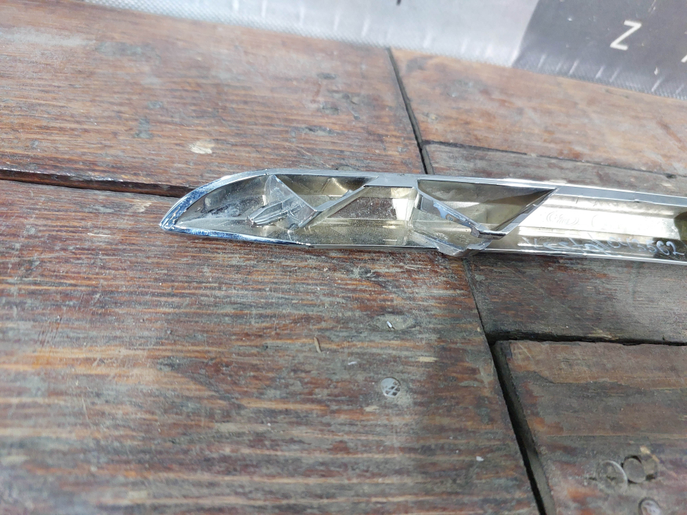 Молдинг переднего бампера правый LADA Vesta 22-нв Б/У Оригинал 8450040050