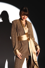 Костюм двойка из мерцающего трикотажа в бежевом оттенке