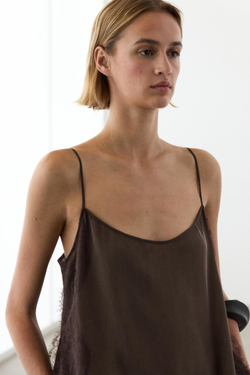 Massimo Dutti Платье-комбинация с кружевом, шоколадный