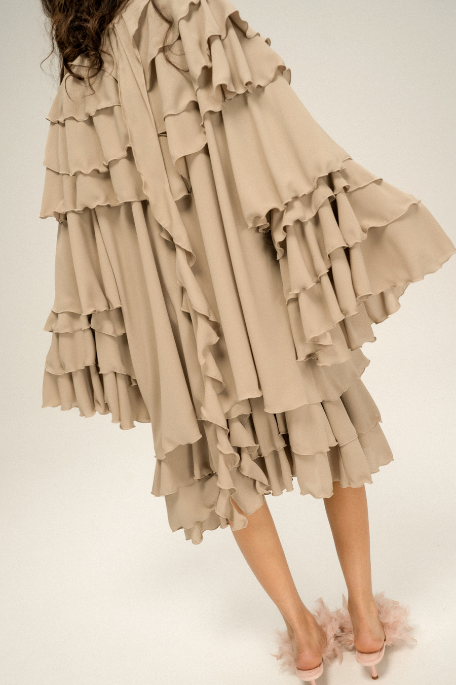 Платье с густыми рюшами