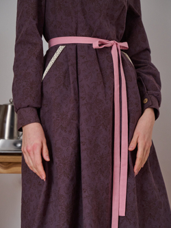 Платье с квадратным вырезом