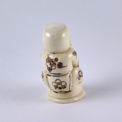 Нэцкэ Ребенок Карако на кастрюле